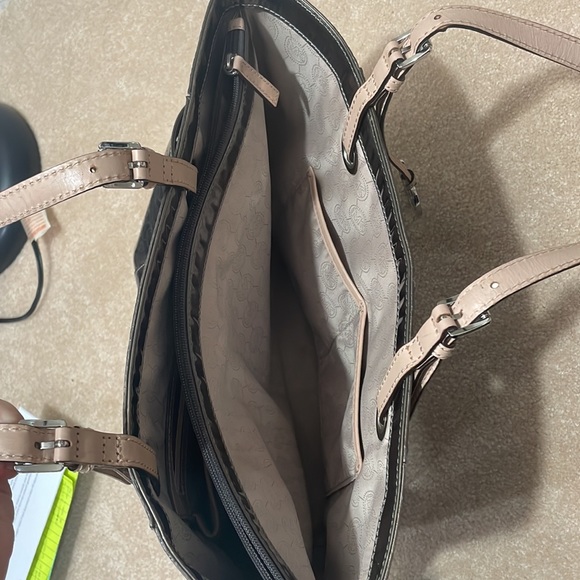 🎉2X Host Pick🎉 Large Michael Kors Metallic tote - Picture 3 of 9
